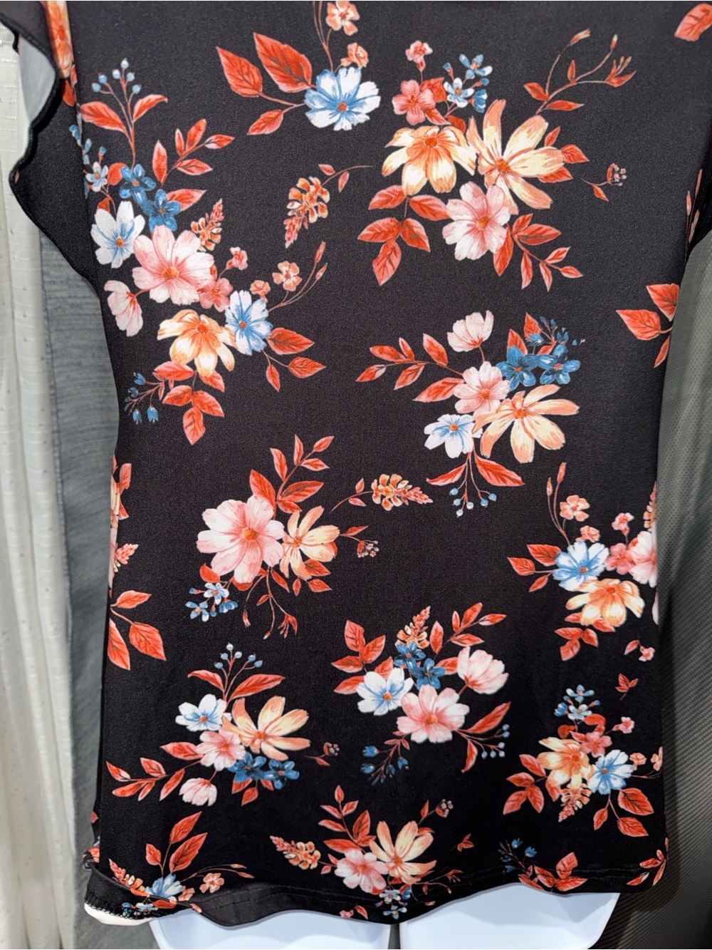 Ekouaer- Black Floral Surplice Peplum Top
Size Small - Picture 12 of 13